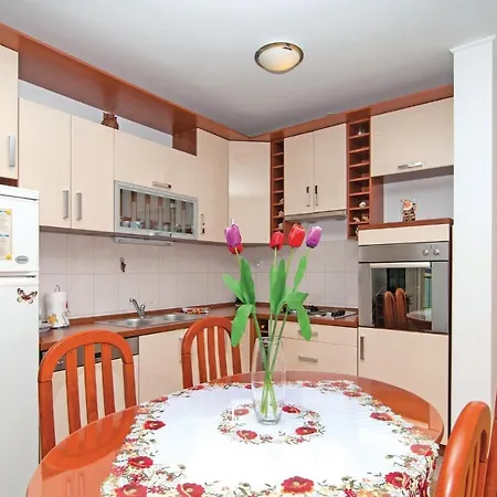 Apartment Nice Apartment In Misevac With Wifi