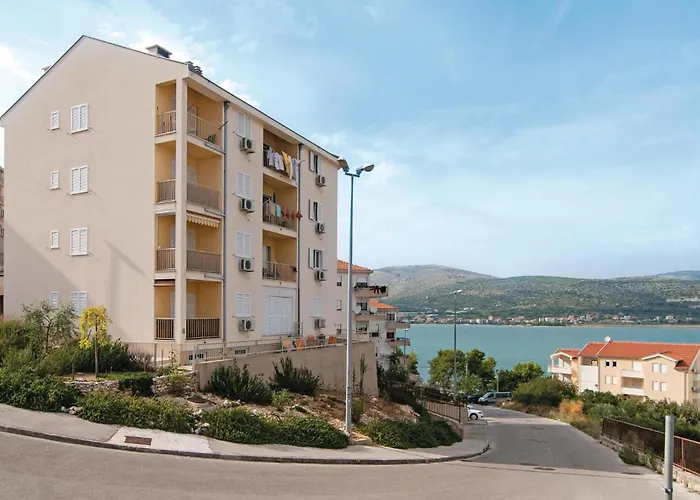 Two-bedroom Misevac With Sea View 07 トロギール